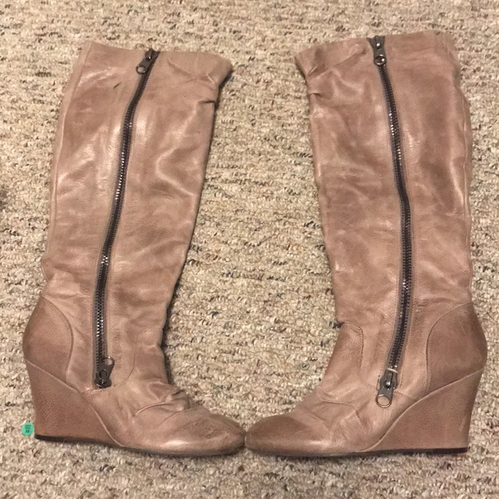 Steve Madden taupe boots